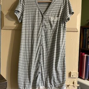 Breastfeeding nightgown